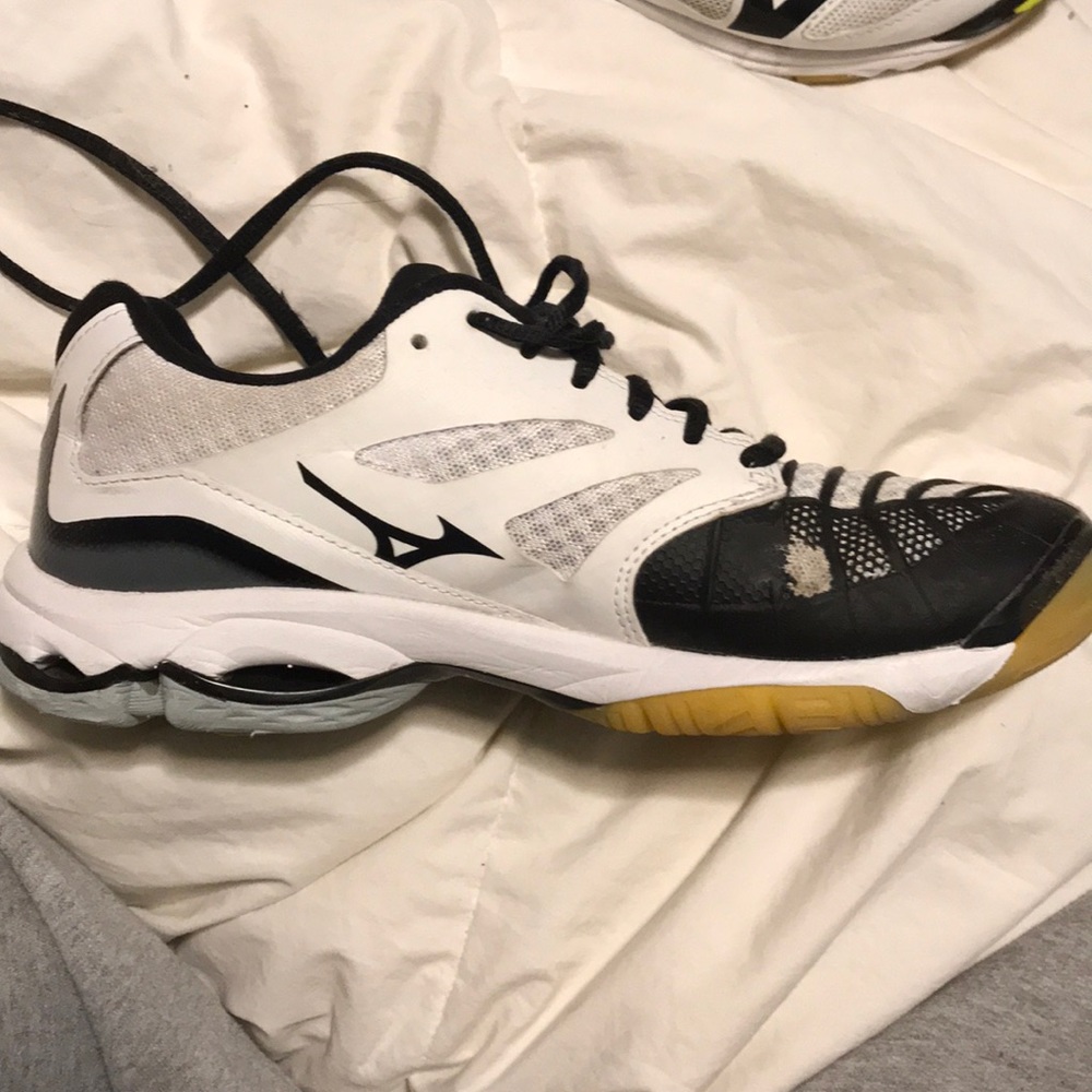 Mizuno Wave Lightning Z3 Volleyball Shoes